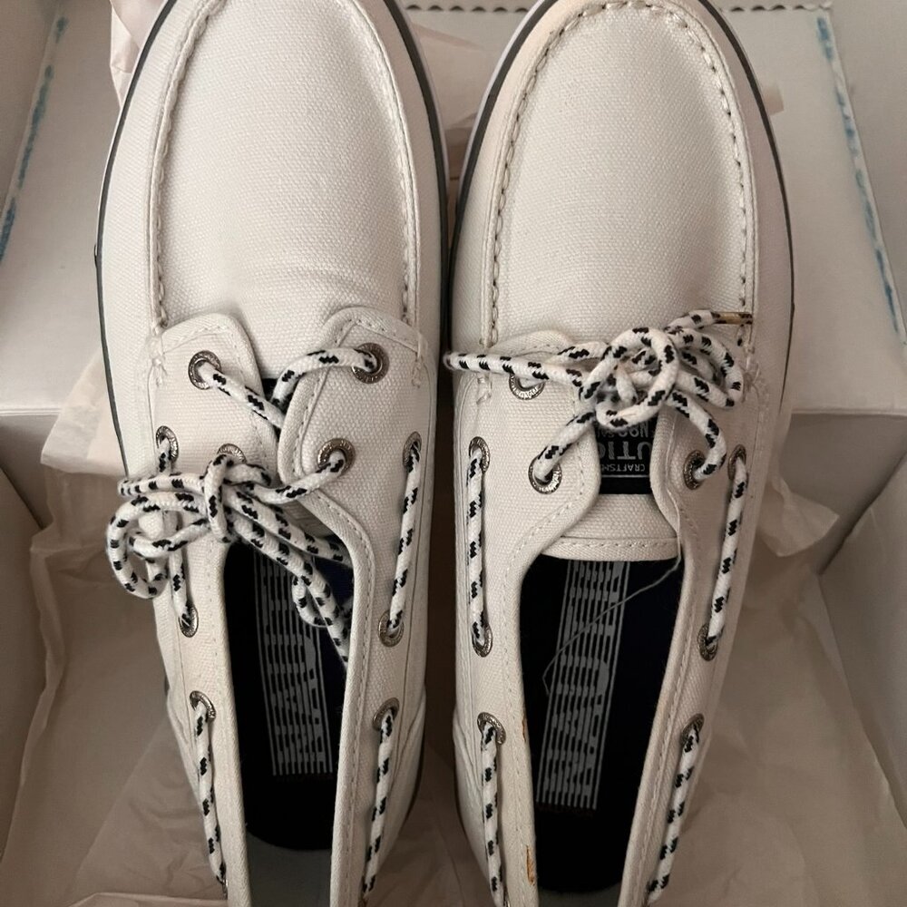 NEVER WORN NAUTICA MENS BOAT SHOES, SIZE 8, WHITE CANVAS